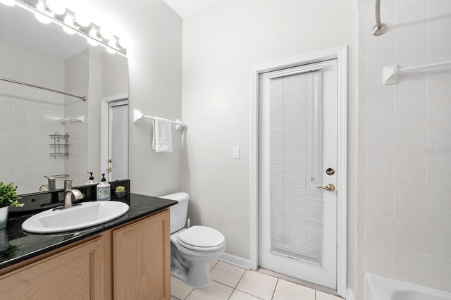 2015 Golf Manor Blvd, Valrico, FL 33596 - full bathroom featuring tile patterned flooring, toilet, vanity, and washtub / shower combination