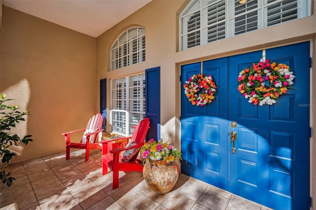 view of exterior entry featuring stucco siding