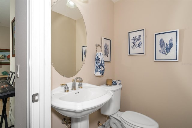 bathroom featuring a sink and toilet