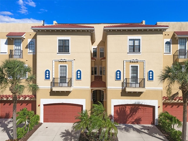 6411 Mayra Shores Ln, Apollo Beach, FL 33572 - view of front of house featuring stucco siding, an attached garage, and concrete driveway