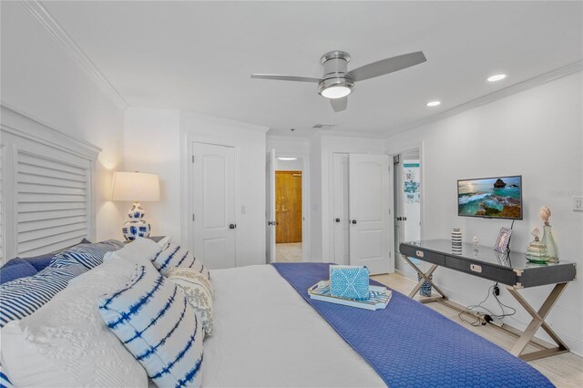 bedroom featuring recessed lighting, visible vents, baseboards, a ceiling fan, and crown molding