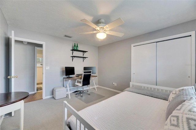 811 Eagle Ln, Apollo Beach, FL 33572 - bedroom featuring carpet, a desk, ceiling fan, and a closet