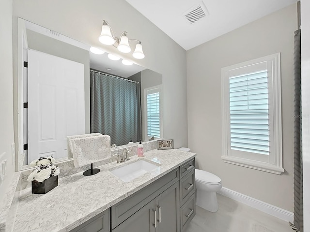 full bathroom featuring visible vents, toilet, vanity, and baseboards