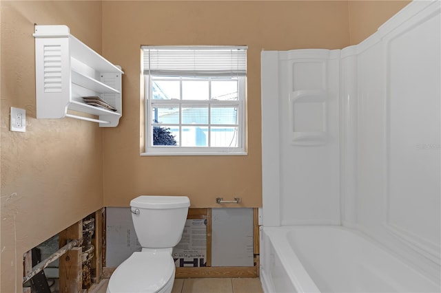 full bathroom featuring toilet and a bath