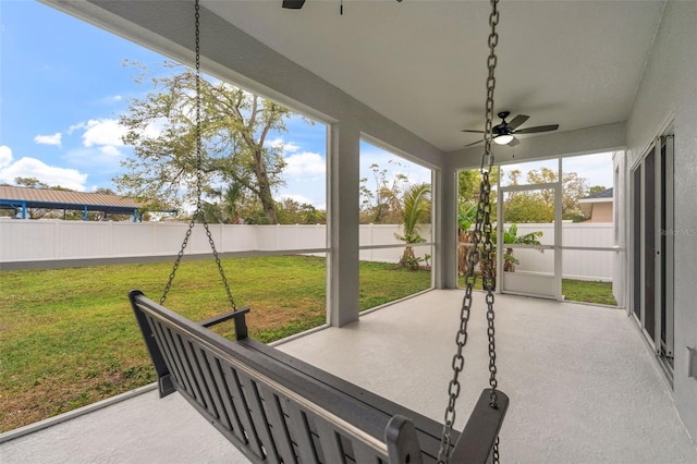 sunroom / solarium featuring a ceiling fan