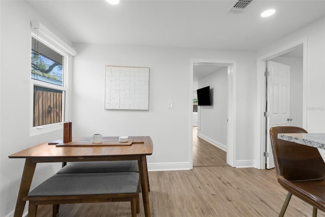 dining room featuring light wood-type flooring, visible vents, baseboards, and recessed lighting