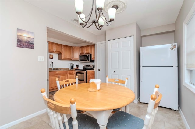 dining room featuring visible vents, a notable chandelier, and baseboards