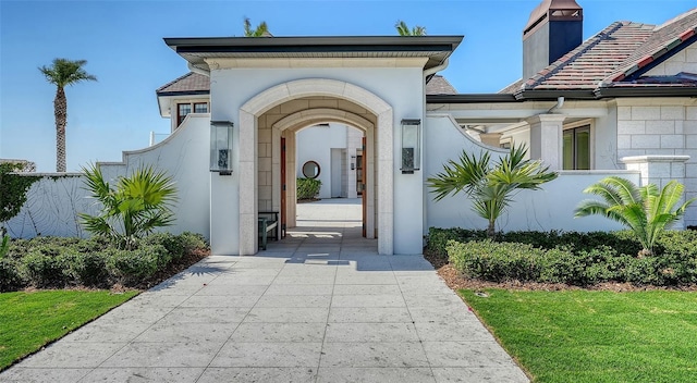 view of exterior entry featuring stucco siding