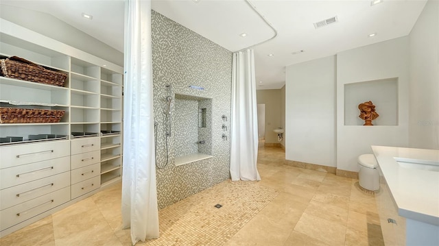 full bathroom featuring toilet, recessed lighting, visible vents, baseboards, and walk in shower