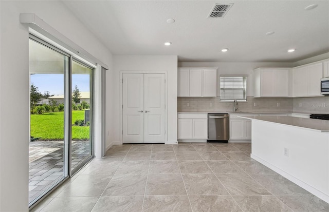 10352 Cross River Trl, Parrish, FL 34219 - kitchen featuring stainless steel appliances, light countertops, white cabinetry, tasteful backsplash, and recessed lighting