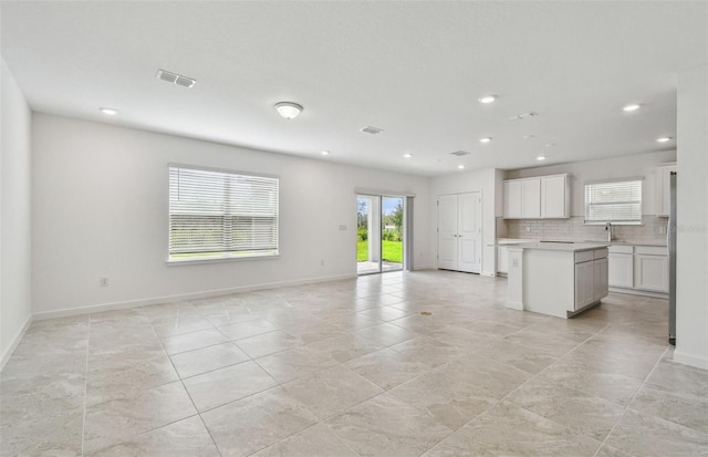 10352 Cross River Trl, Parrish, FL 34219 - unfurnished living room featuring a sink, recessed lighting, baseboards, and light tile patterned flooring