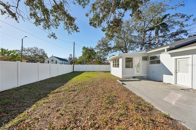 view of yard with a patio