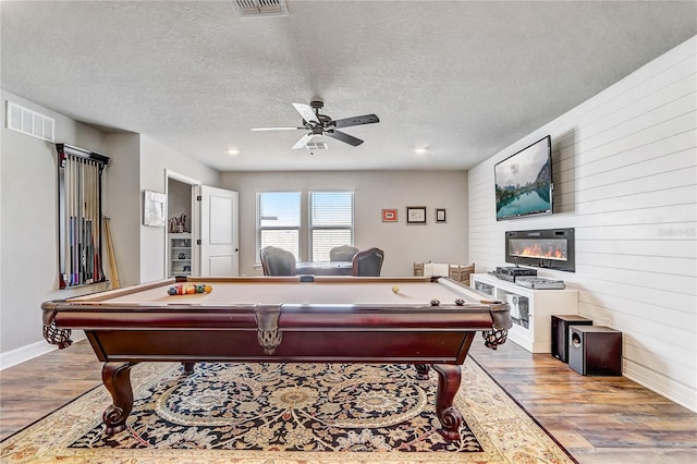 recreation room with light wood finished floors, visible vents, a ceiling fan, a textured ceiling, and billiards