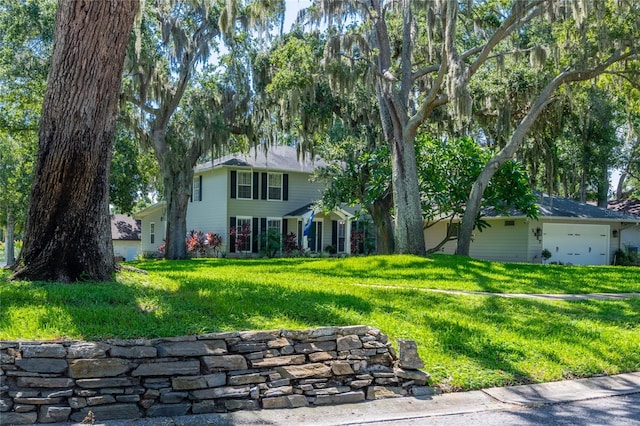 view of front facade with a front yard