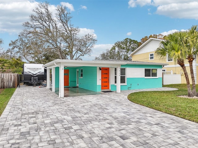 view of front of home with a front lawn and fence