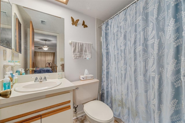 ensuite bathroom featuring visible vents, toilet, ensuite bath, a textured ceiling, and vanity