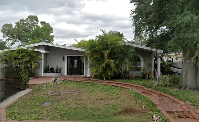 view of front of property featuring stucco siding