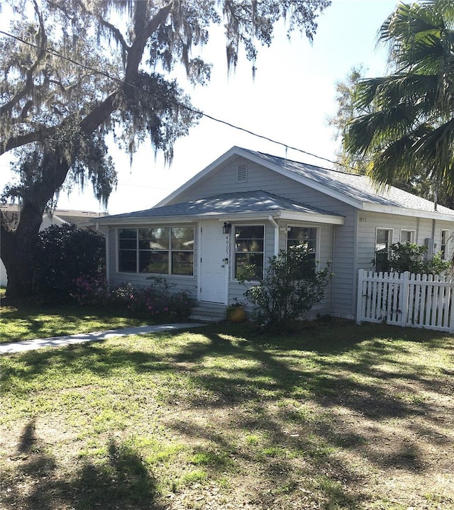 view of front of home featuring a front yard and fence