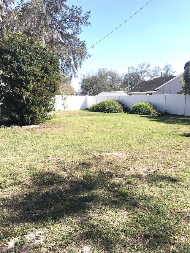 view of yard featuring a fenced backyard