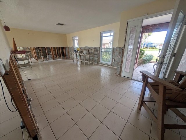 interior space featuring visible vents and light tile patterned flooring