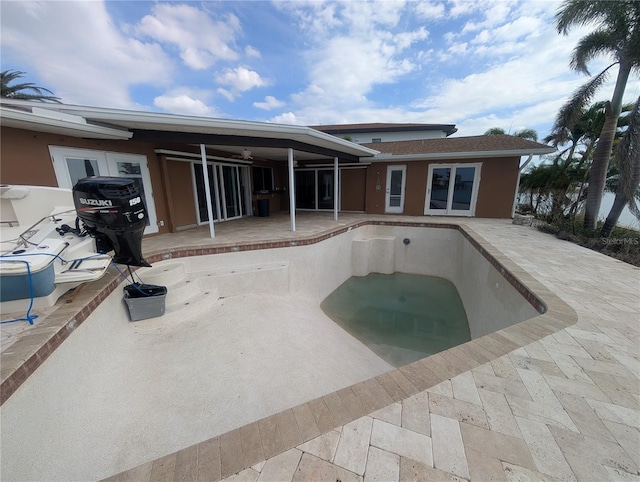 view of swimming pool featuring a patio