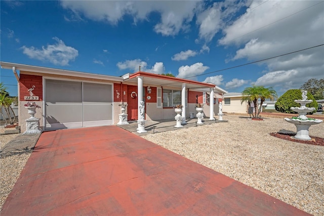 view of front facade featuring a garage