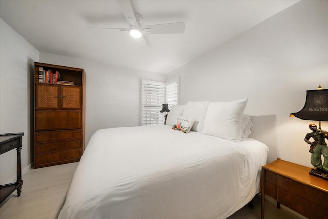 bedroom with ceiling fan