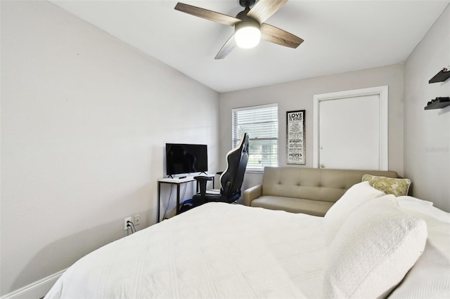 bedroom with a ceiling fan