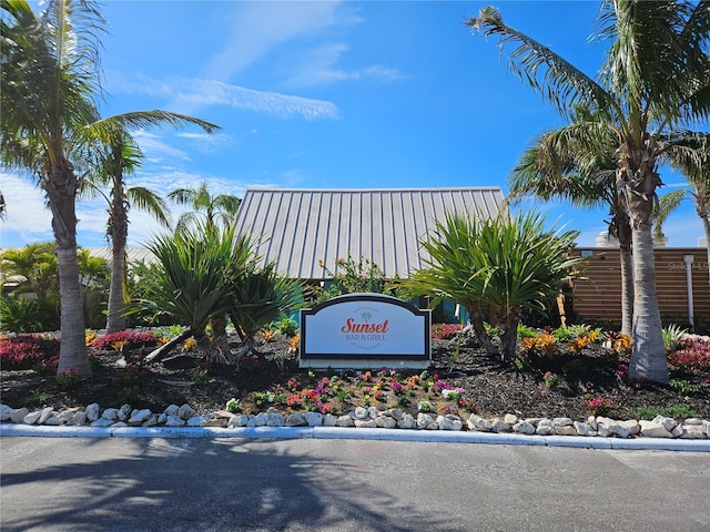 view of community / neighborhood sign