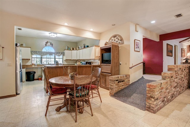 dining space with visible vents and recessed lighting