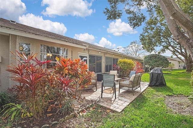 view of yard featuring a patio