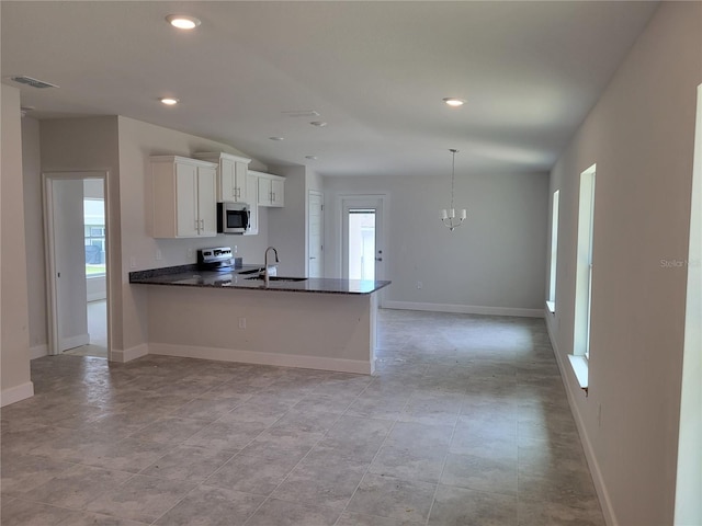 kitchen featuring visible vents, baseboards, hanging light fixtures, white cabinetry, and appliances with stainless steel finishes