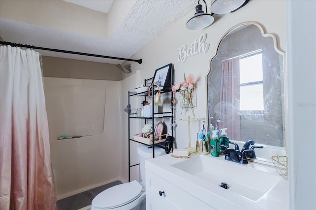 full bathroom featuring a textured ceiling, vanity, toilet, and a shower with curtain