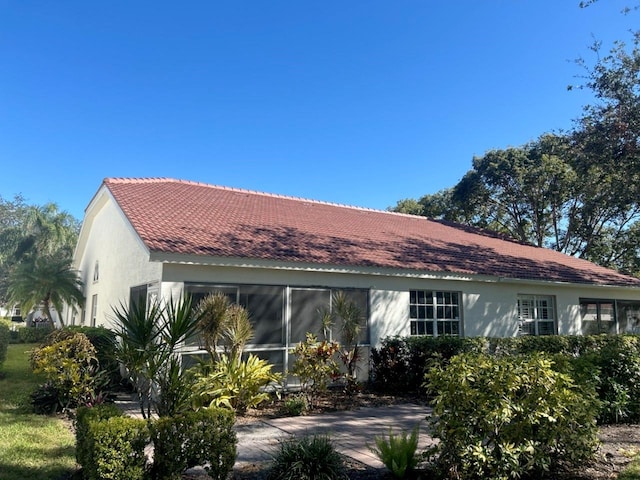 view of front facade with stucco siding