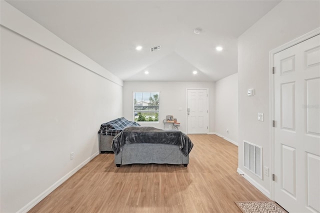 bedroom featuring light wood finished floors, baseboards, visible vents, and recessed lighting