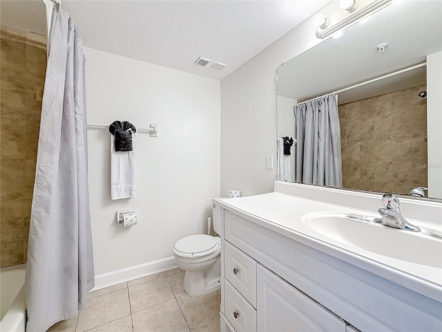 full bathroom featuring visible vents, baseboards, toilet, tile patterned floors, and shower / bathtub combination with curtain