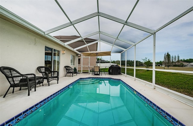 18186 Sandy Pointe Dr, Tampa, FL 33647 - pool with a patio and glass enclosure