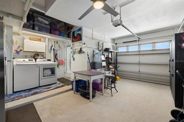 garage with a garage door opener, independent washer and dryer, and a ceiling fan