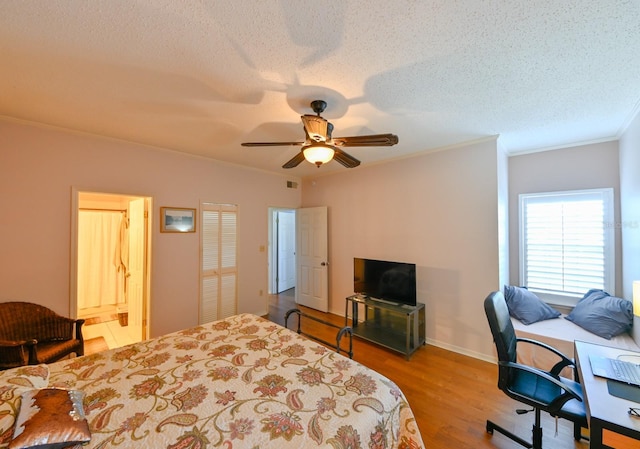 bedroom featuring a textured ceiling, ceiling fan, light wood-style flooring, visible vents, and crown molding