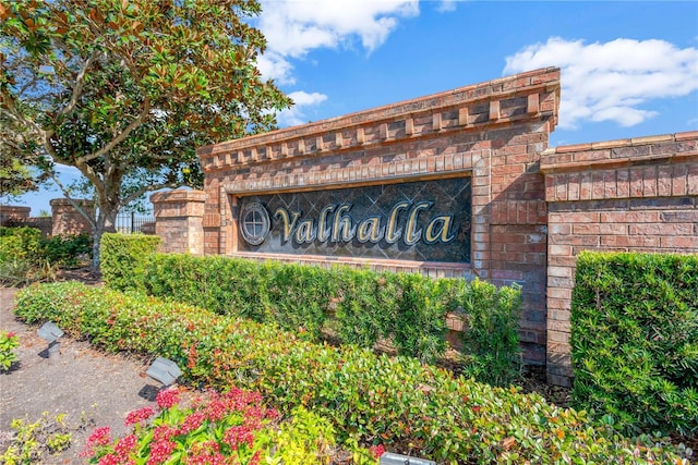 view of community / neighborhood sign