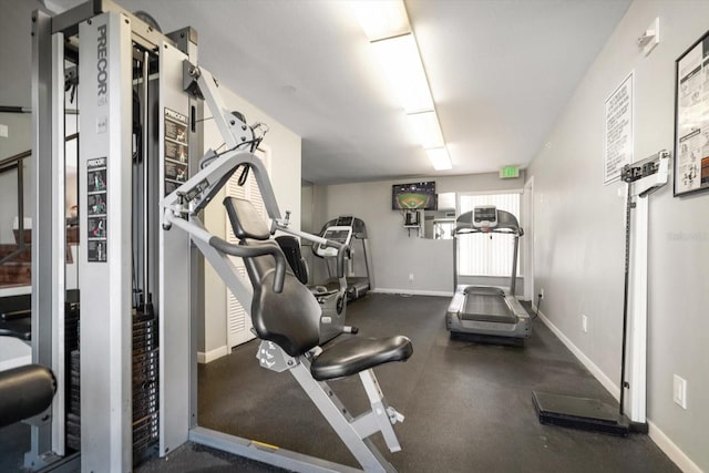 workout room featuring baseboards