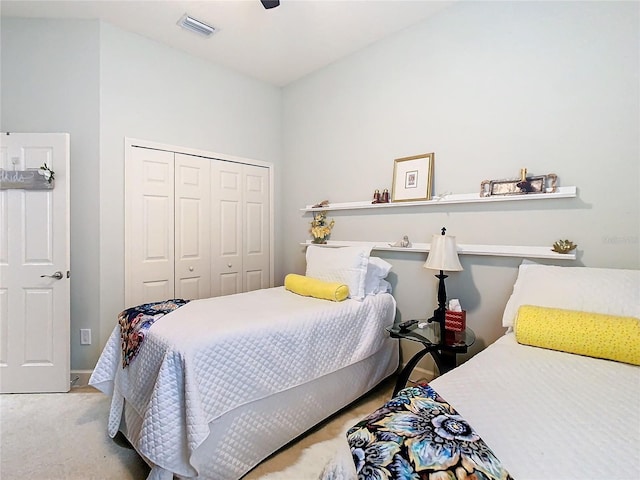 bedroom featuring carpet, visible vents, ceiling fan, and a closet