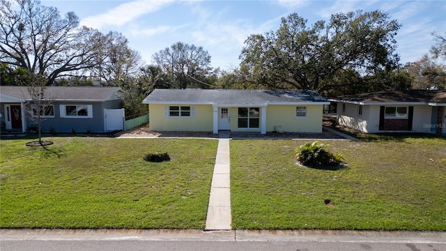 single story home with a front yard