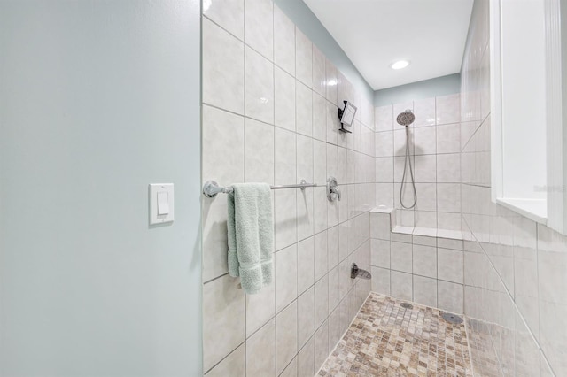 bathroom featuring a tile shower