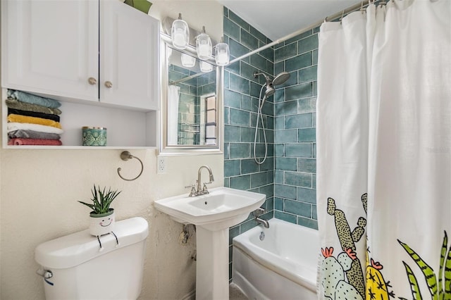 full bath featuring a sink, shower / tub combo with curtain, and toilet