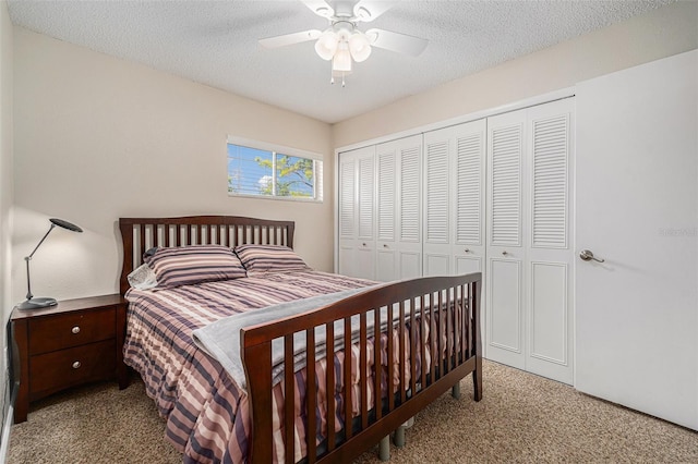 bedroom featuring a closet, a textured ceiling, ceiling fan, and carpet flooring