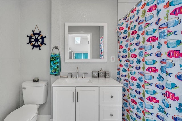 full bathroom with toilet, curtained shower, and vanity