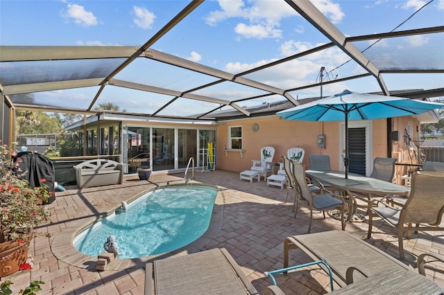 outdoor pool featuring a patio, a lanai, and a jacuzzi