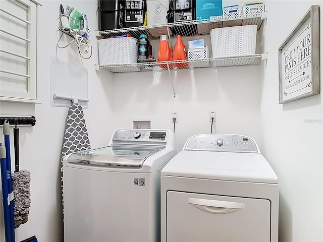 laundry area with laundry area and washing machine and clothes dryer