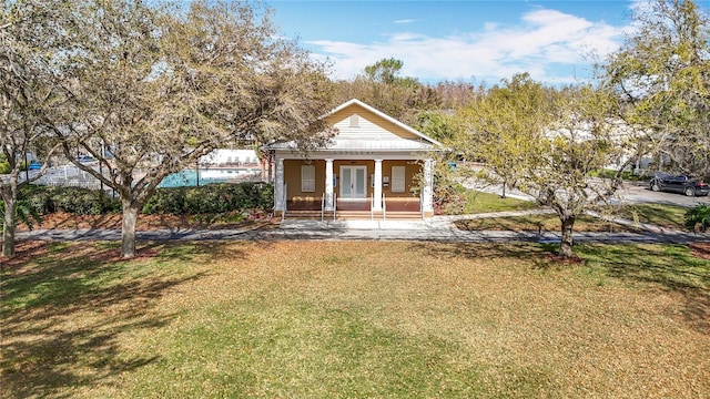 view of front of house with covered porch and a front lawn